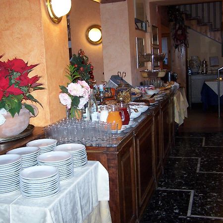 בארדונקיה Hotel Bucaneve מראה חיצוני תמונה
