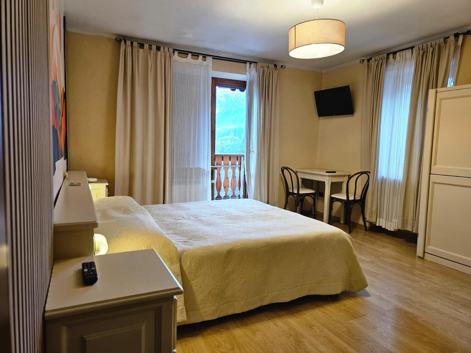 בארדונקיה Hotel Bucaneve מראה חיצוני תמונה