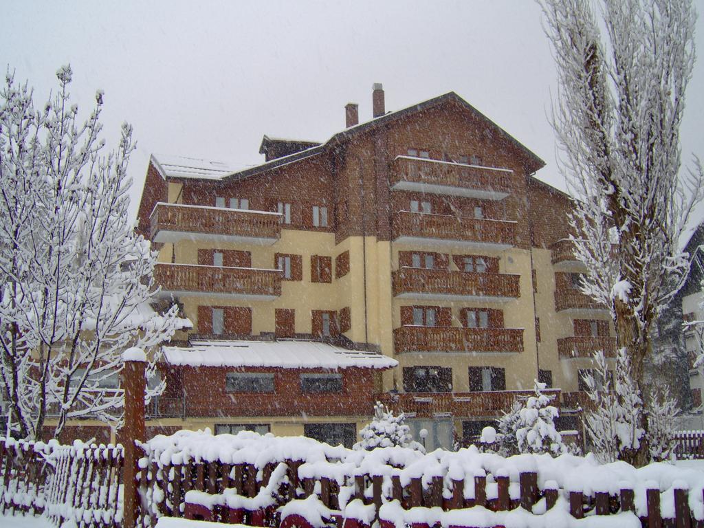 בארדונקיה Hotel Bucaneve מראה חיצוני תמונה