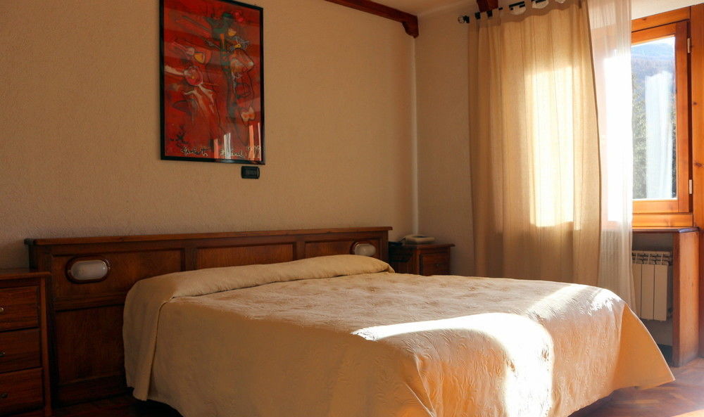 בארדונקיה Hotel Bucaneve מראה חיצוני תמונה