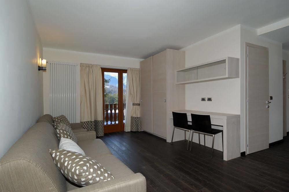 בארדונקיה Hotel Bucaneve מראה חיצוני תמונה